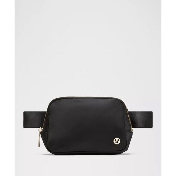 Lululemon Everywhere Belt Bag 1L Black Medal Gold Adjustable Strap NEW/NWT!! - Picture 1 of 8